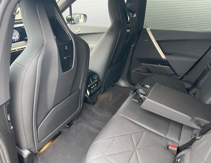 BMW iX 11