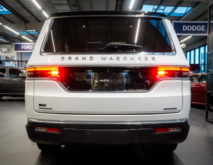 Jeep Grand Wagoneer 5