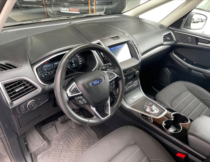 Ford Galaxy 9