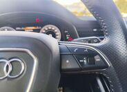 Audi Q8 32