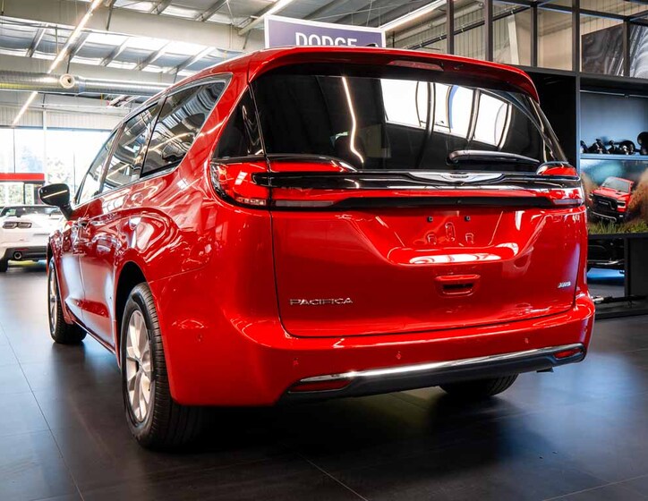 Chrysler Pacifica 3