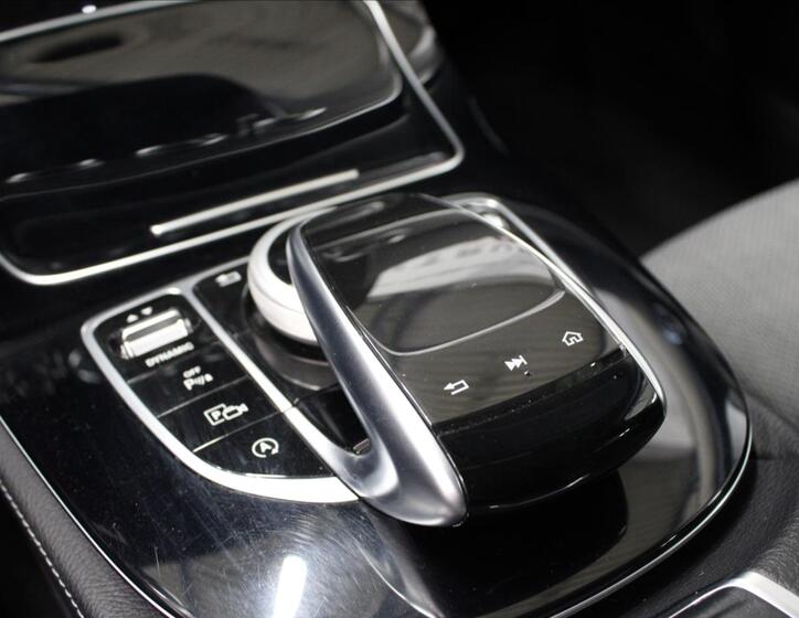 Mercedes-Benz Třídy E 28