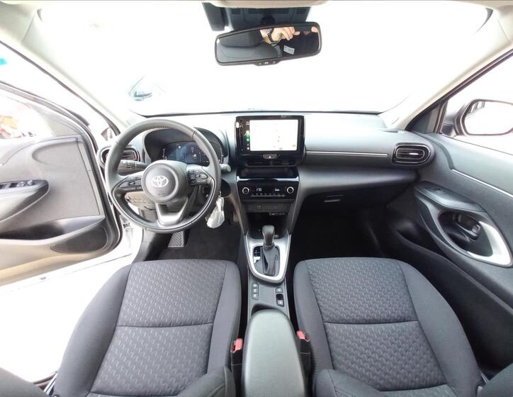 Toyota Yaris Cross 12