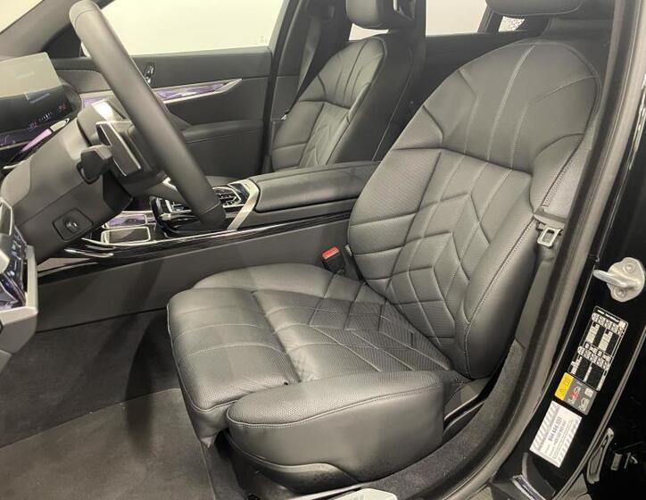 BMW i7 10