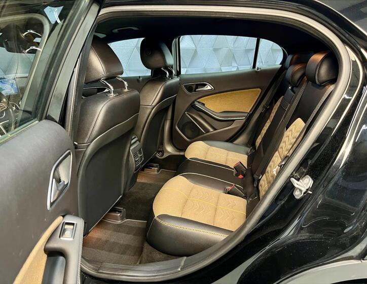 Mercedes-Benz GLA 12