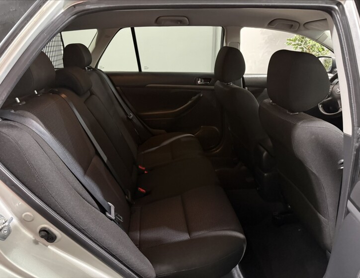 Toyota Avensis 25