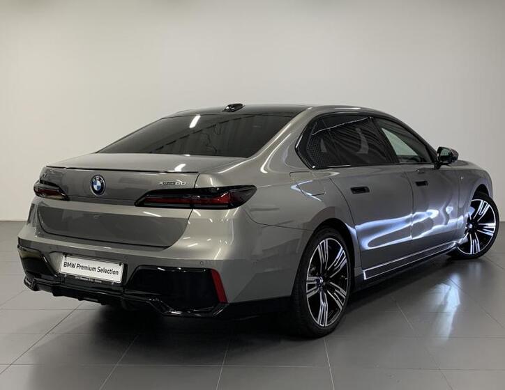 BMW i7 9