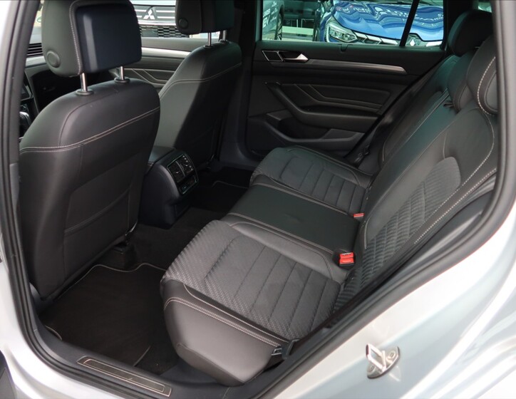 Volkswagen Passat 9