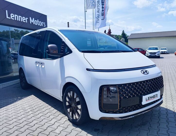 Hyundai Staria 3