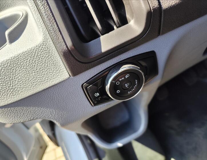 Ford Transit 19