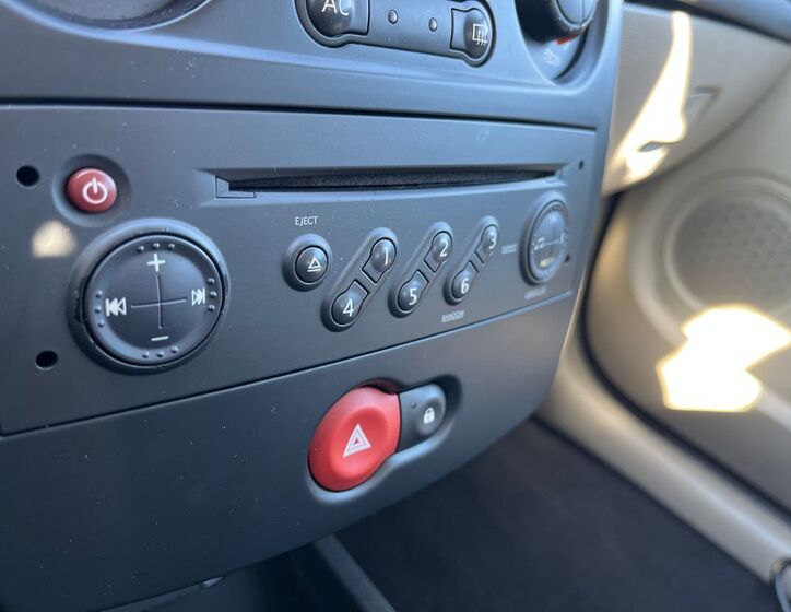 Renault Clio 25