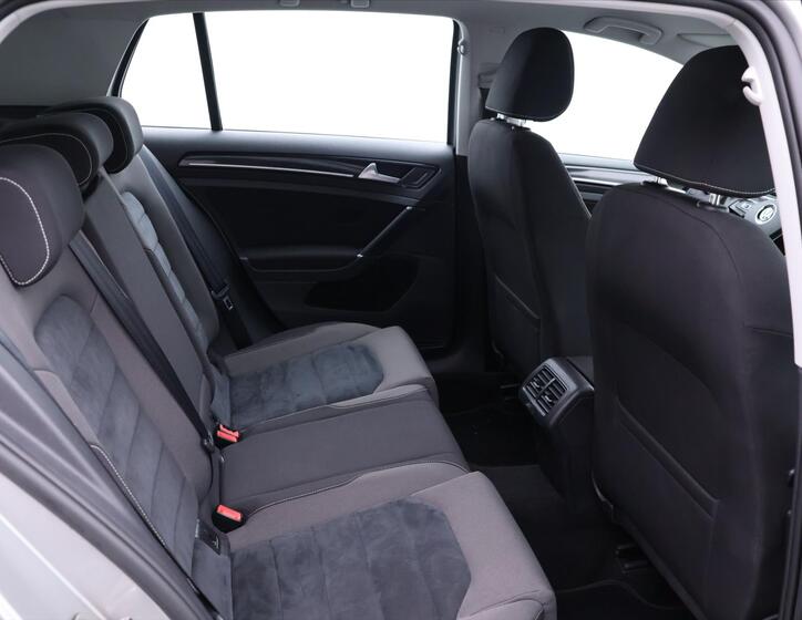 Volkswagen Golf 13