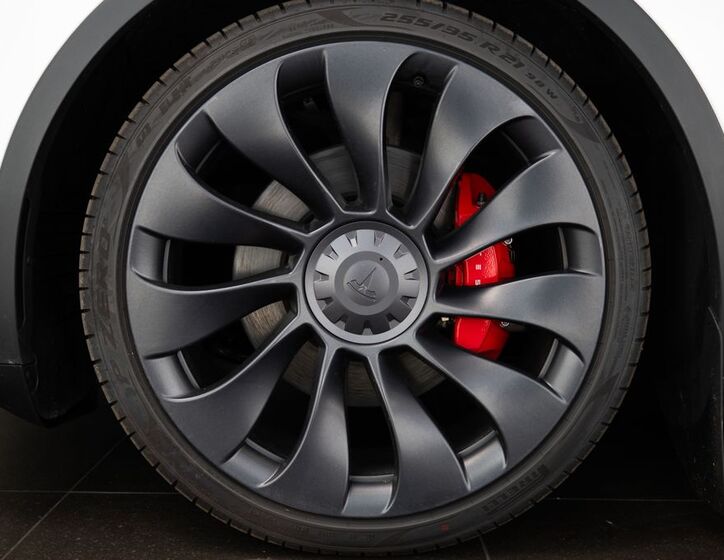 Tesla Model Y 19