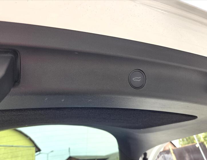 Tesla Model Y 11