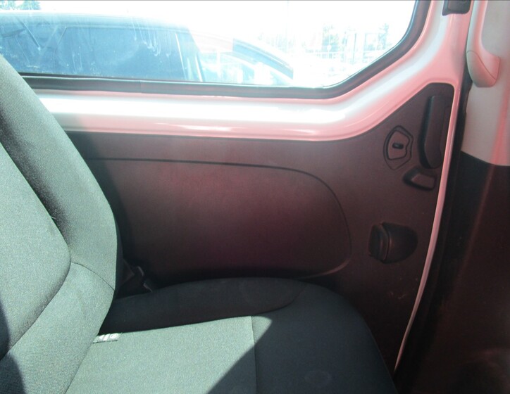Renault Trafic 23