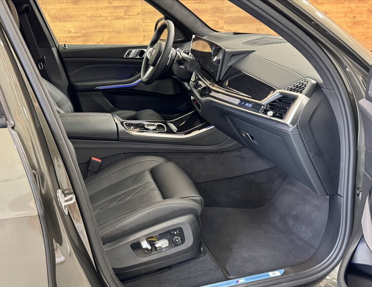 BMW X5 8