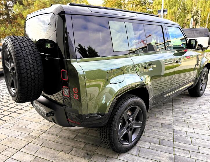 Land Rover Defender 9