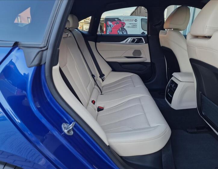 BMW i4 15