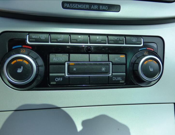 Volkswagen Passat CC 32