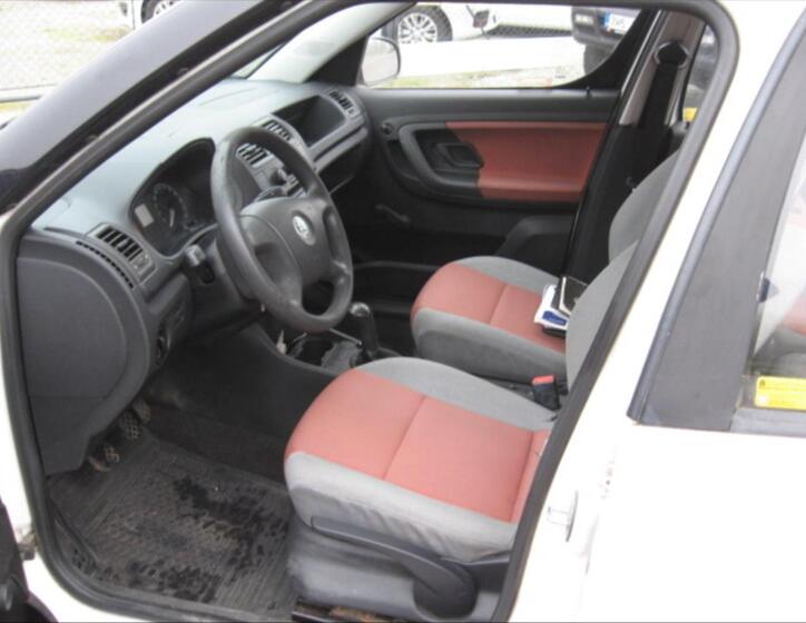 Škoda Roomster 7