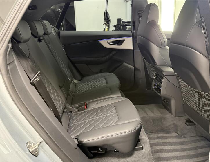 Audi Q8 12