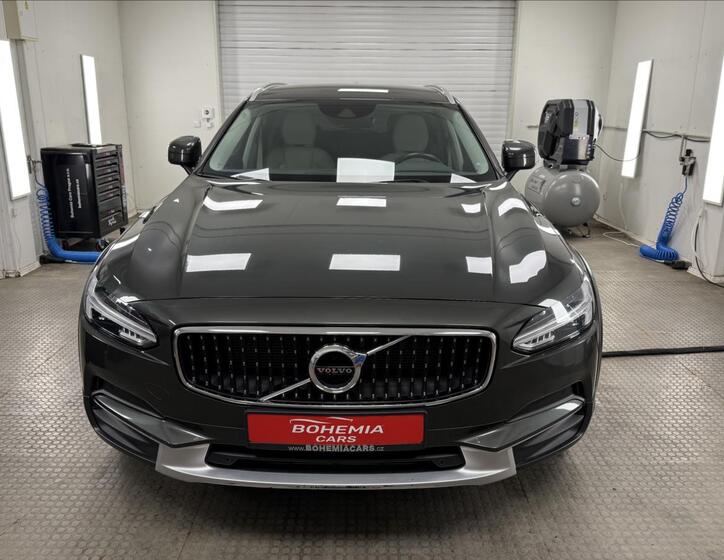 Volvo V90 2
