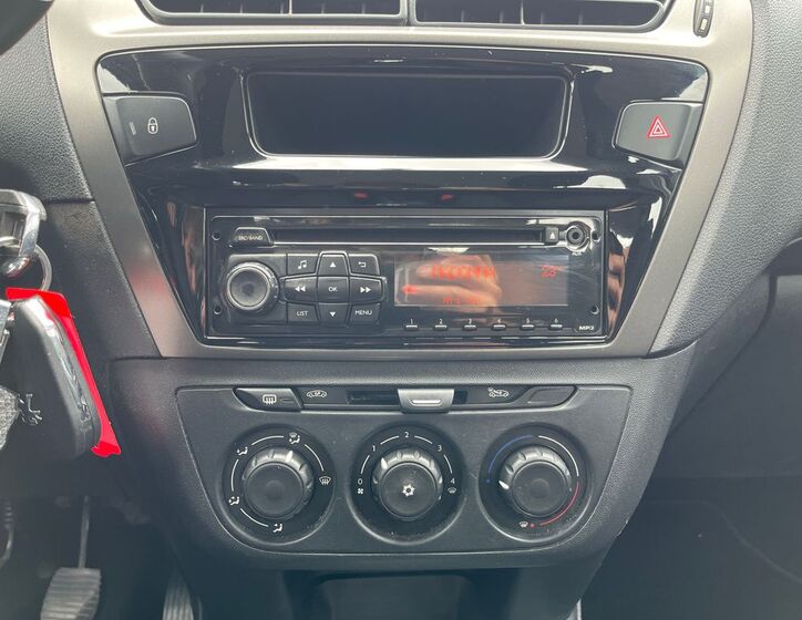 Peugeot 301 12