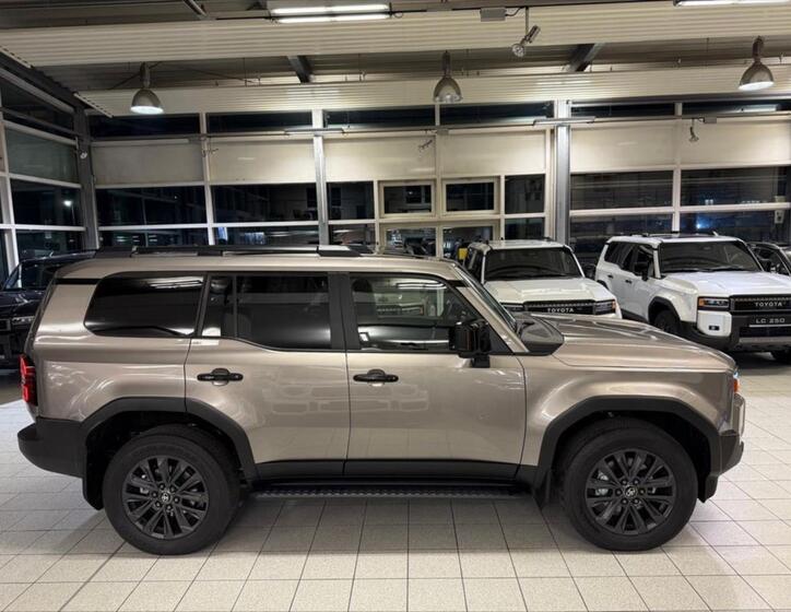 Toyota Land Cruiser 5