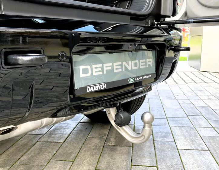 Land Rover Defender 9