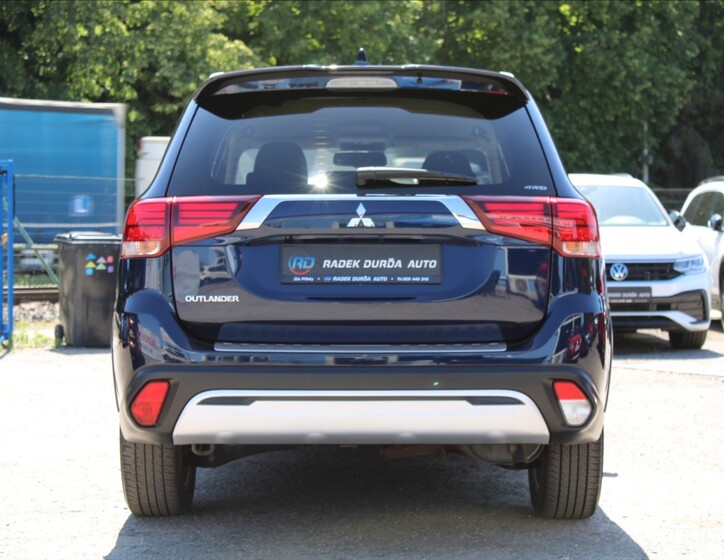 Mitsubishi Outlander 6