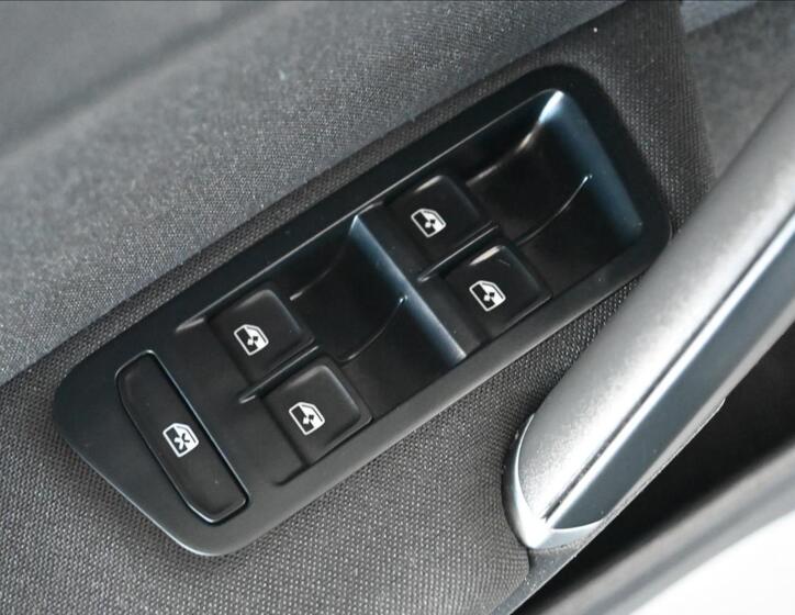 Volkswagen Golf 24