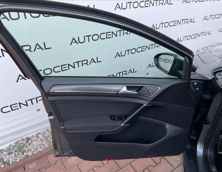 Volkswagen Golf 24