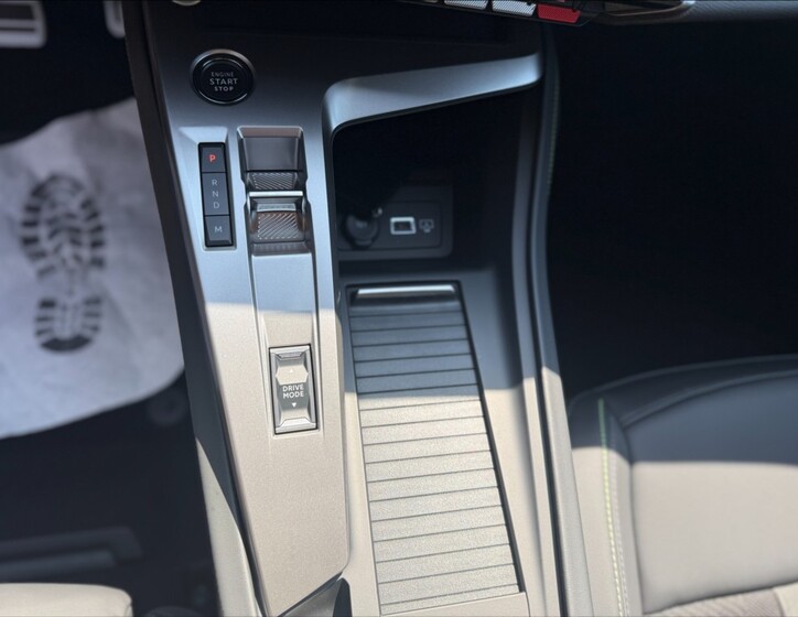 Peugeot 408 8
