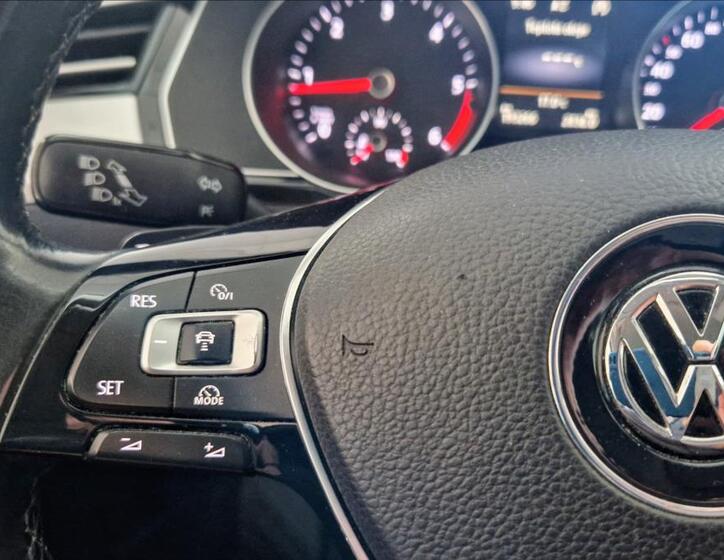 Volkswagen Passat 25