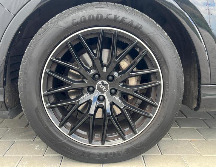 Audi Q7 9
