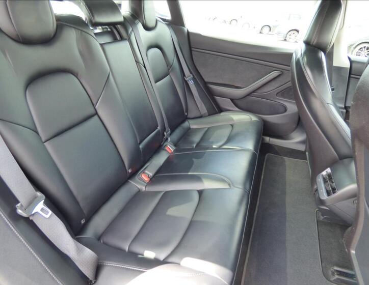 Tesla Model 3 44