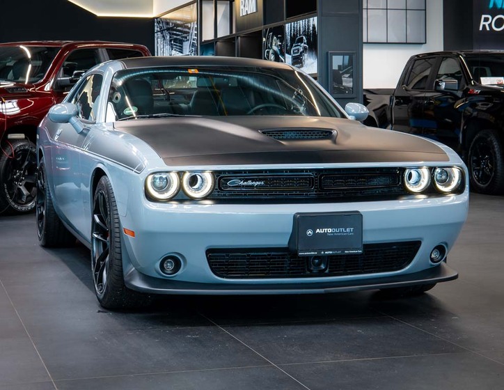 Dodge Challenger 8