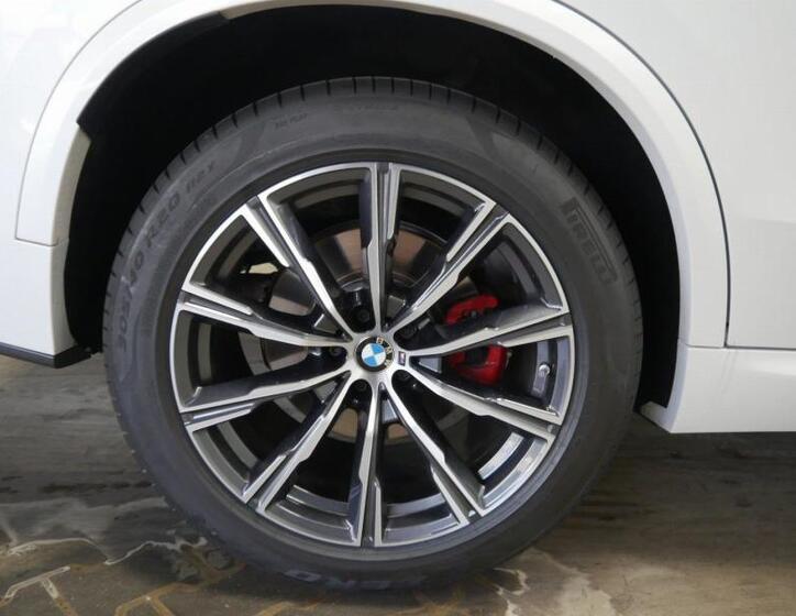 BMW X5 8