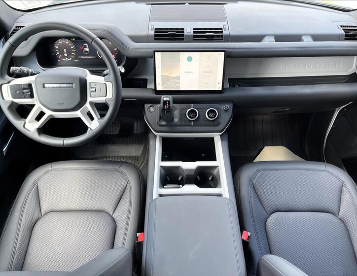 Land Rover Defender 14