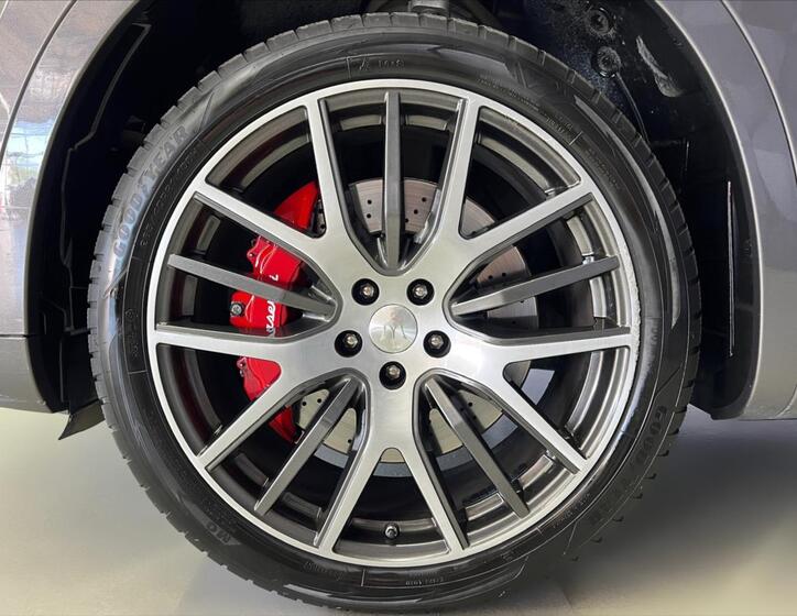 Maserati Levante 9