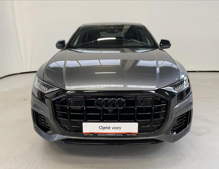 Audi Q8 4