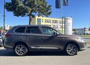 Mitsubishi Outlander 4