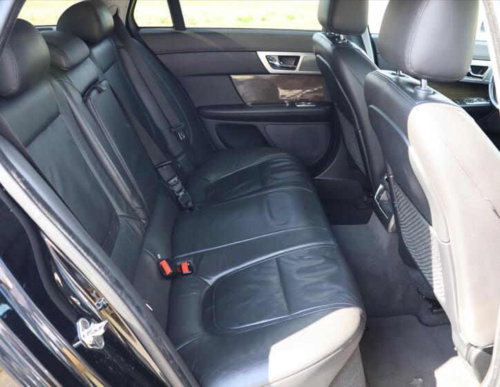 Jaguar XF 15