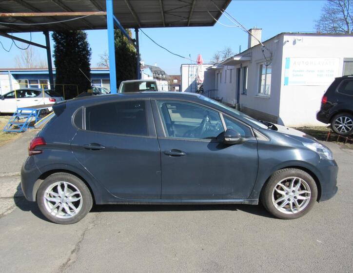 Peugeot 208 8