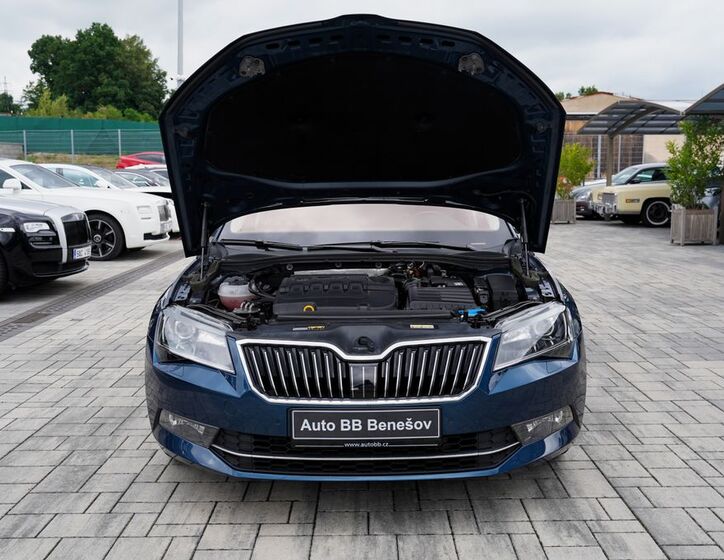 Škoda Superb 9