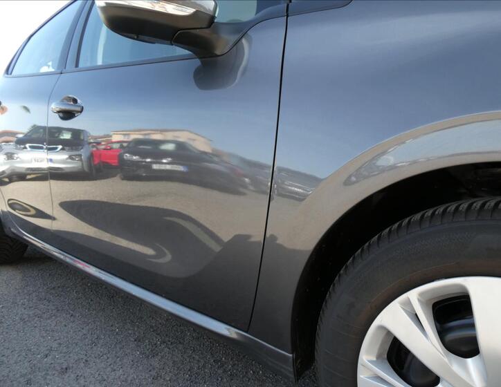 Peugeot 208 14