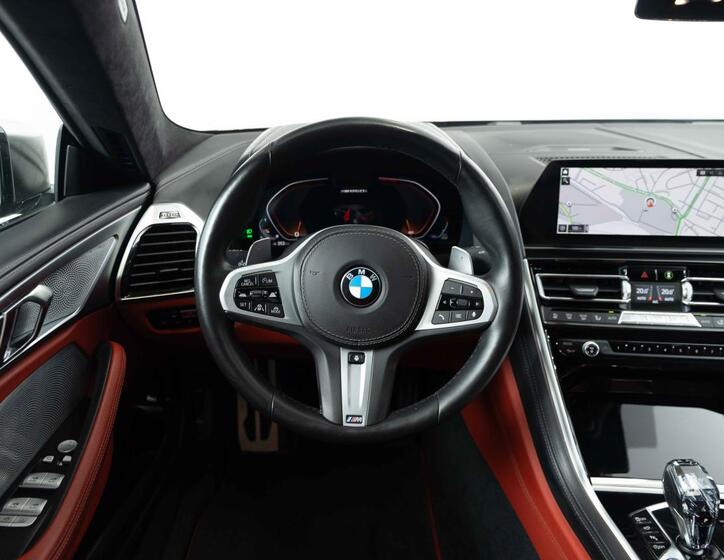 BMW Řada 8 13