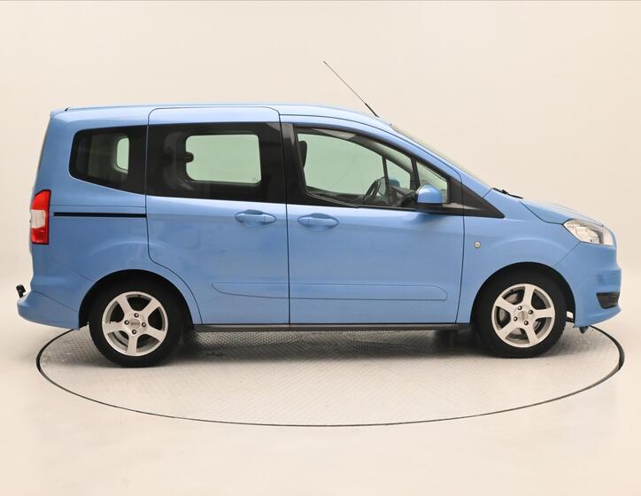 Ford Tourneo Courier 4