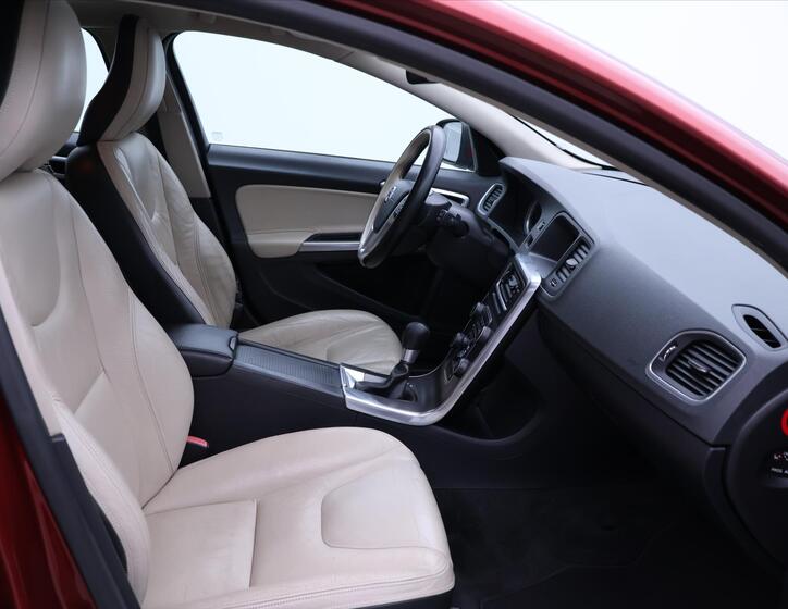 Volvo V60 12