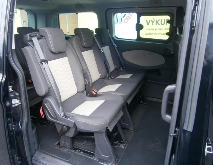 Ford Tourneo Custom 12